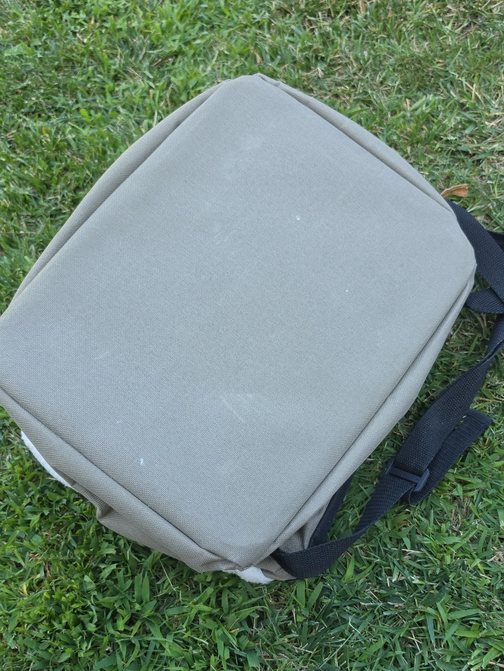 Per Car Seat Olive Green Bag with Front Zip Pocket